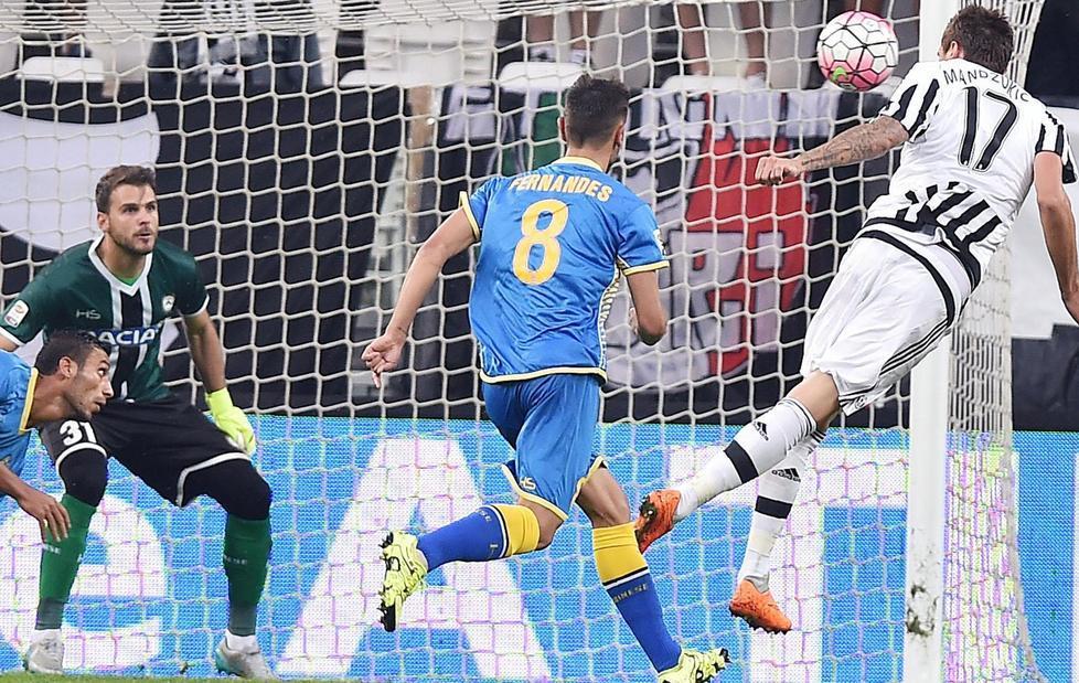 Juve stecca, storico blitz Udinese 