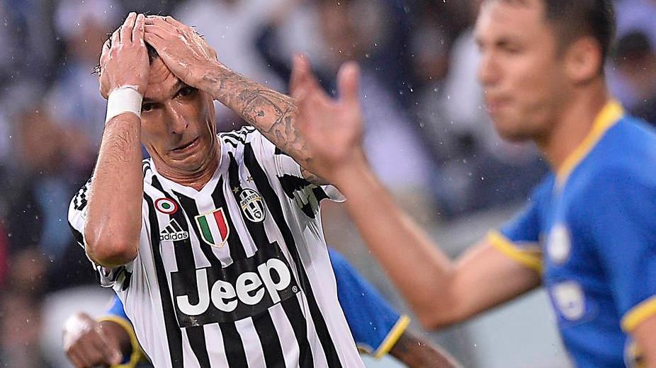 I campioni d’Italia steccano la prima