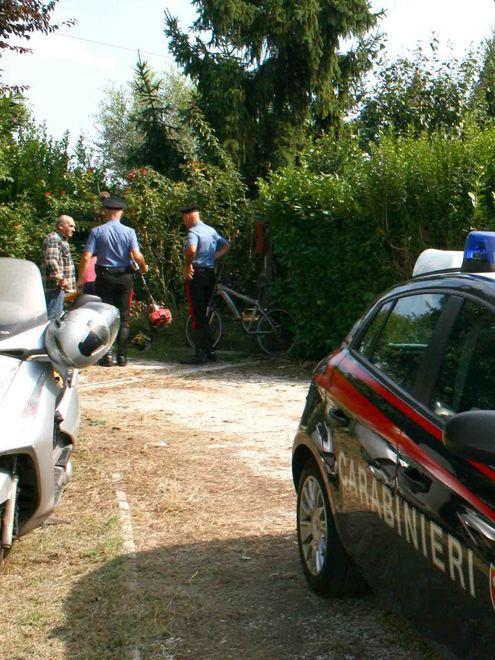 Trovata refurtiva in mezzo a un campo 