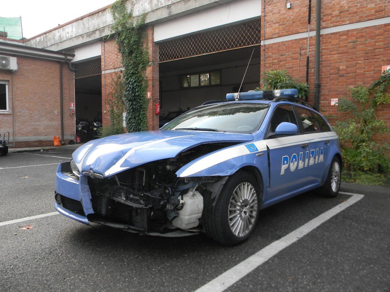 Non si ferma all'alt, arrestato dopo folle corsa in superstrada