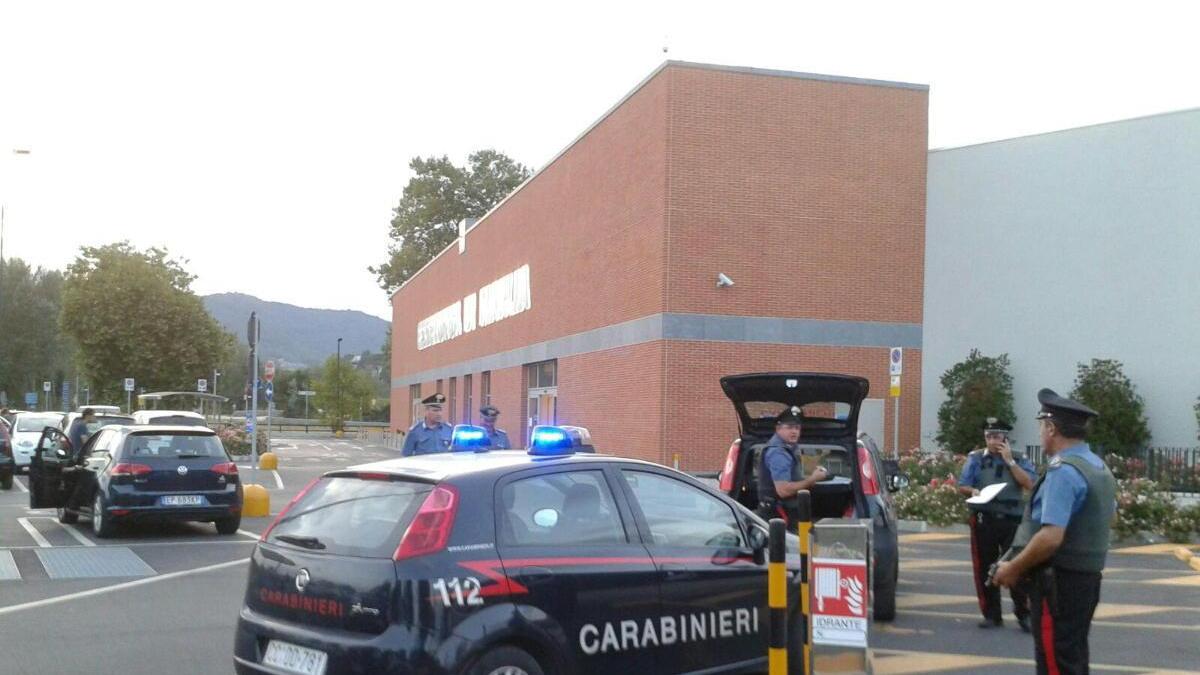 Tre arresti per furto all'Esselunga di Porcari