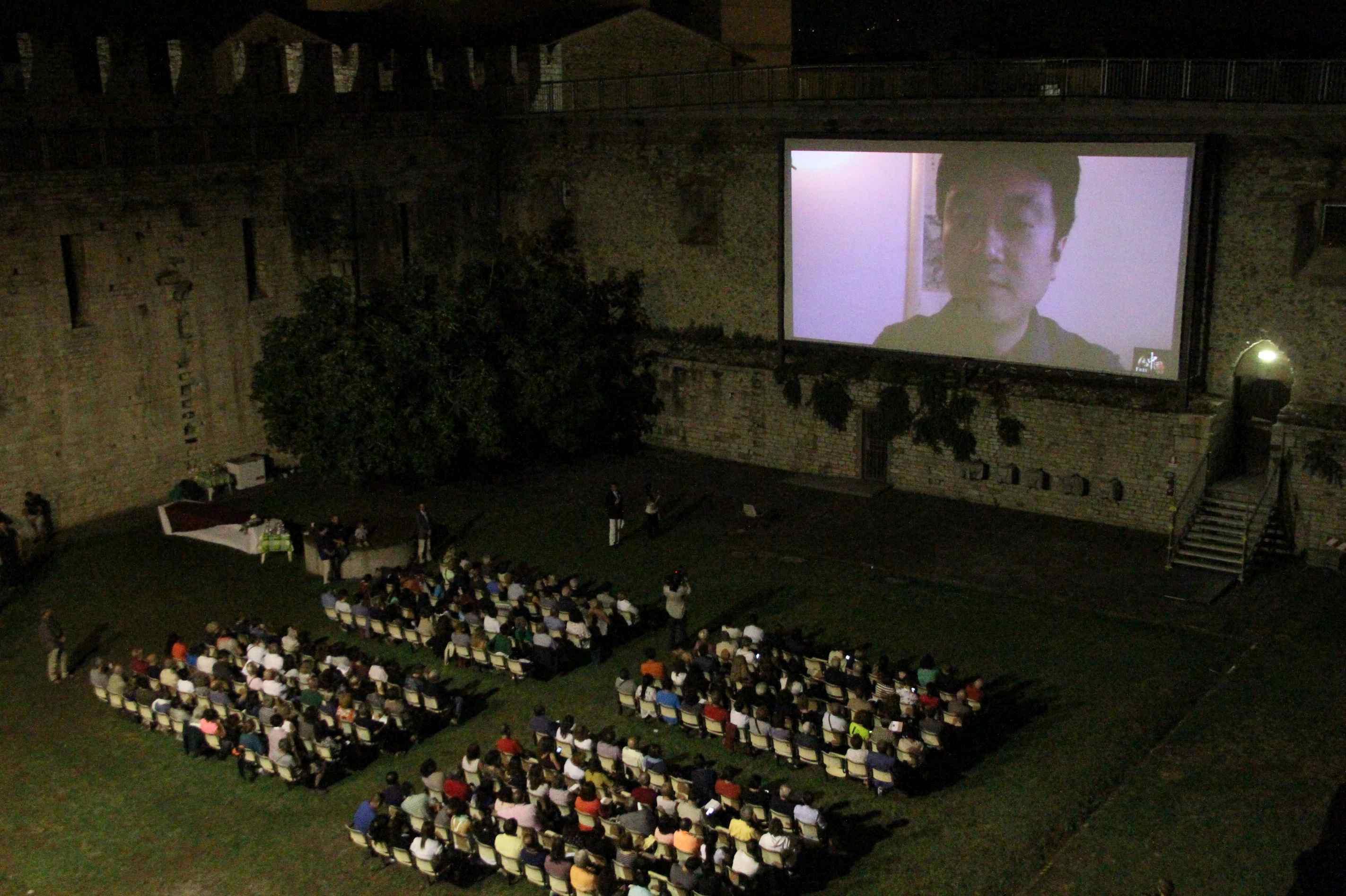 La proiezione del documentario al Castello dell'Imperatore