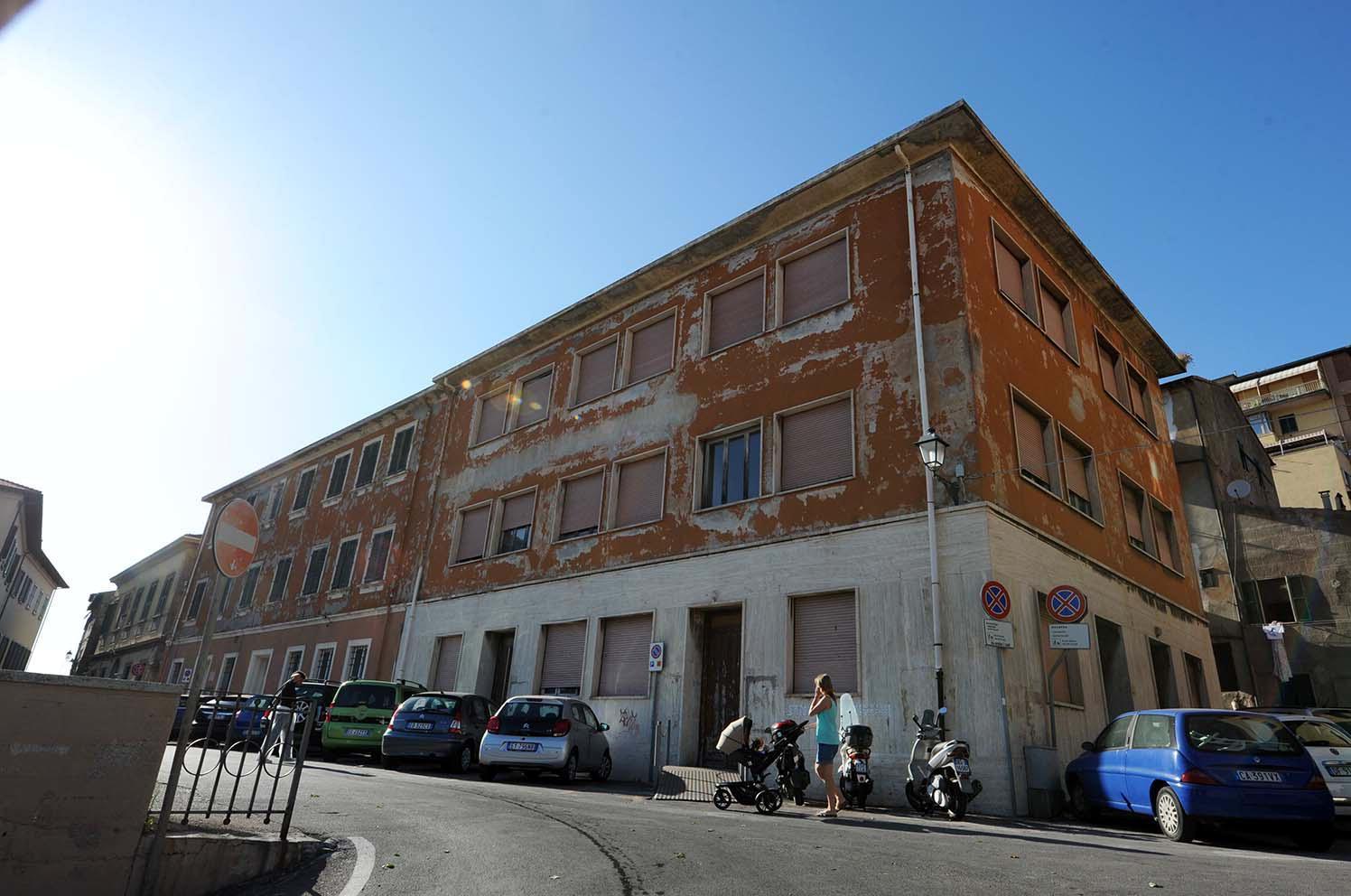 L'edificio di via Cavour che ospitava i due licei (foto Pabar)