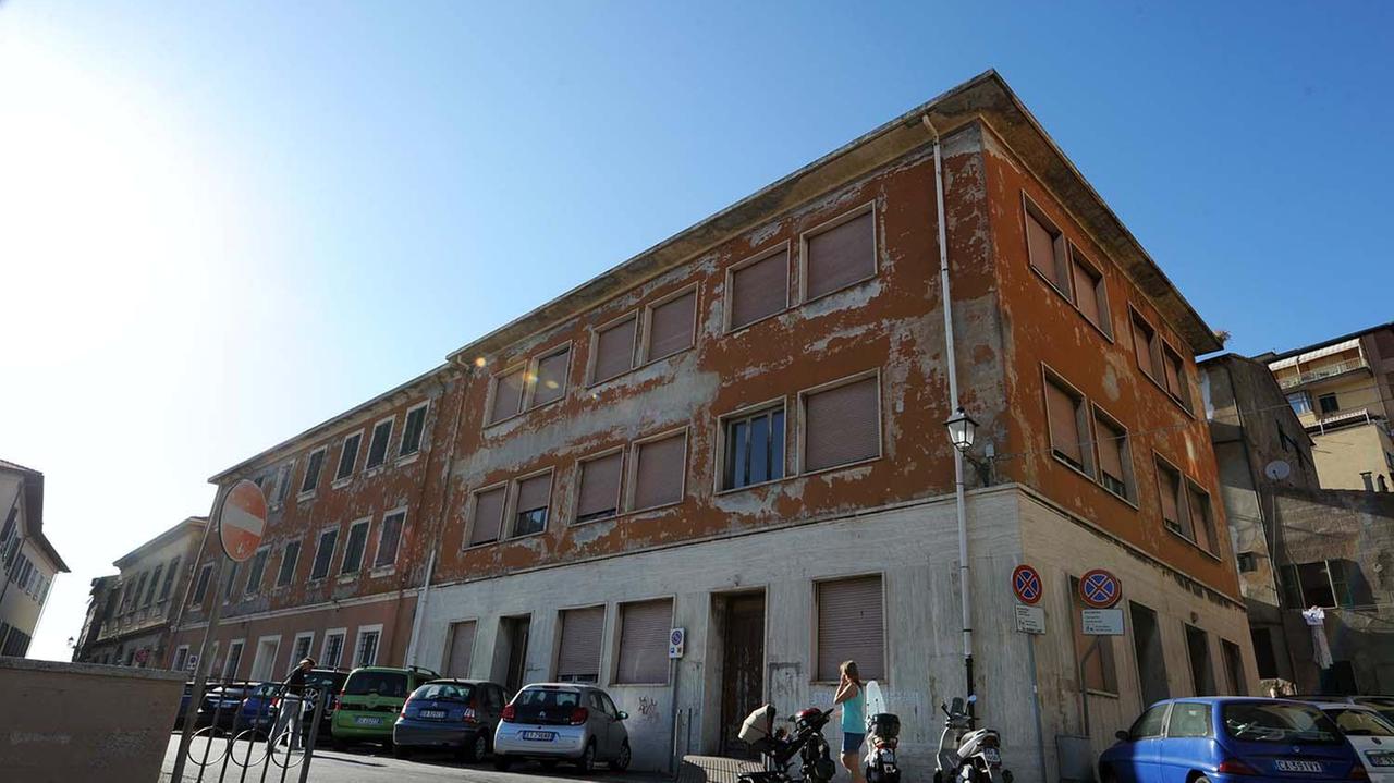 L'edificio di via Cavour che ospitava i due licei (foto Pabar)