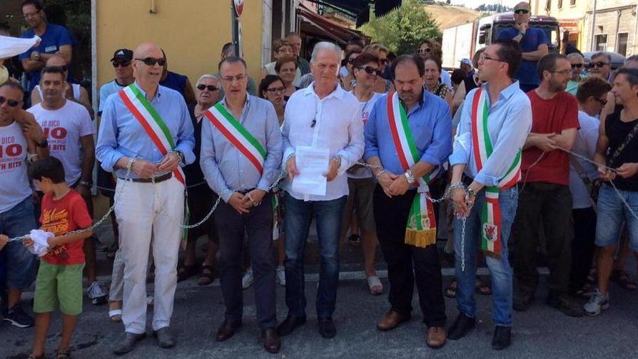«Strade franate la Regione ci aiuti»
