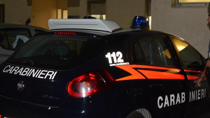 Aggredisce i medici e i carabinieri, arrestato