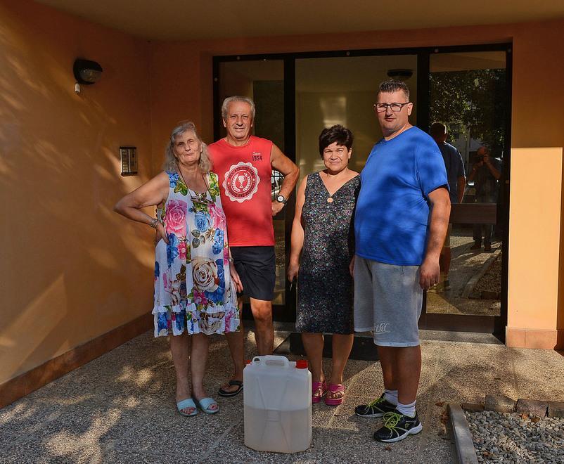 Acqua rossa dai rubinetti «La causa? Pozzo abusivo» 