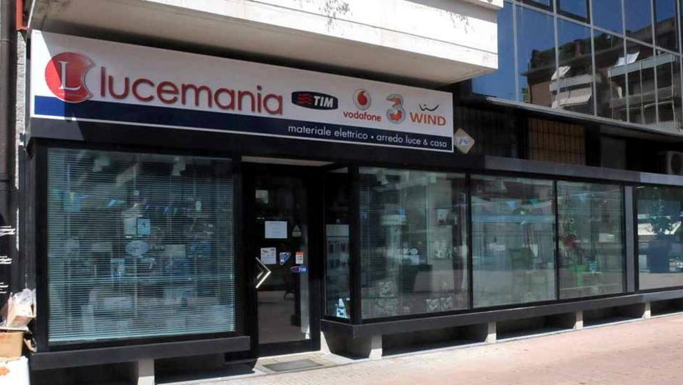 Ladro acrobata ruba telefonini per un valore di 40mila euro 