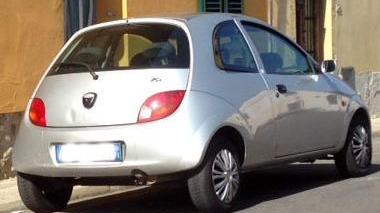 La Ford Ka utilizzata per le due tentate truffe e sequestrata dalla polizia