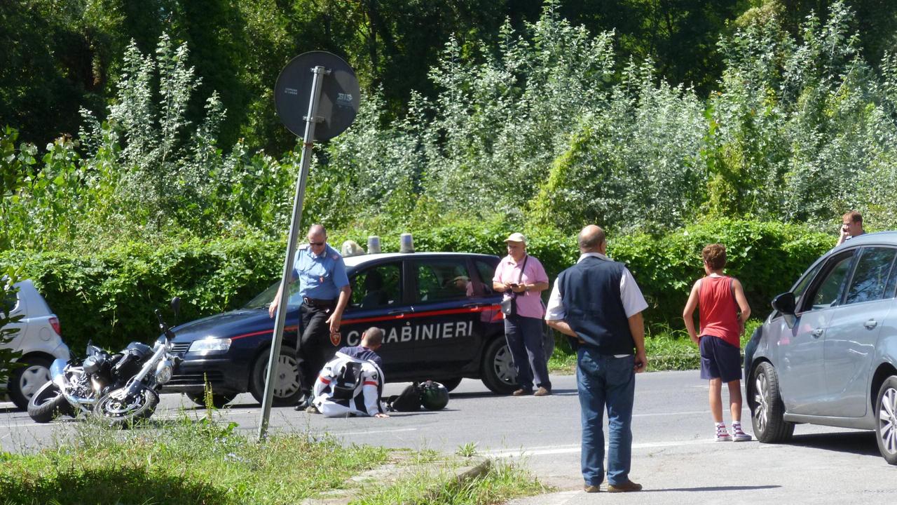 I mezzi coinvolti nello scontro su via Einaudi