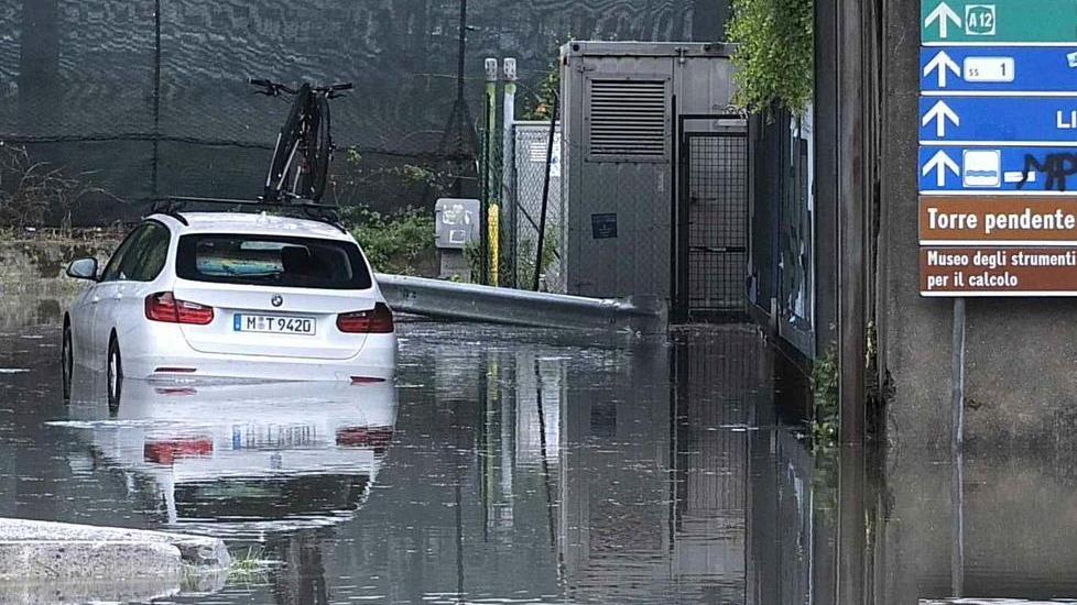 «Sindaci, più investimenti e meno tagli dei nastri»