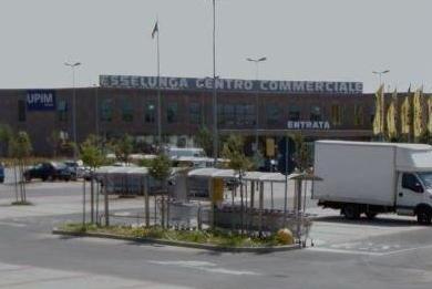 Rubano profumi per le fidanzate, presi