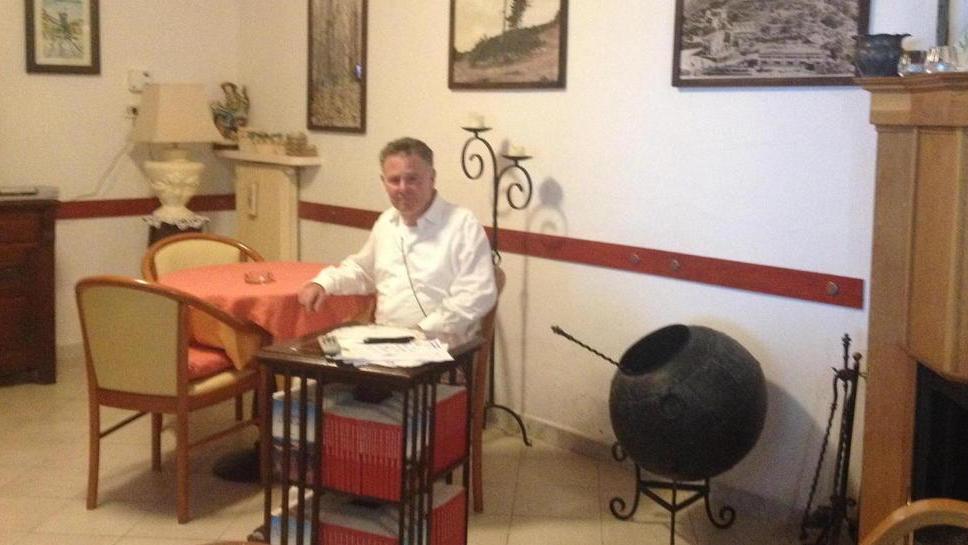 «Pochi clienti nell’albergo ma rimango a San Carlo»