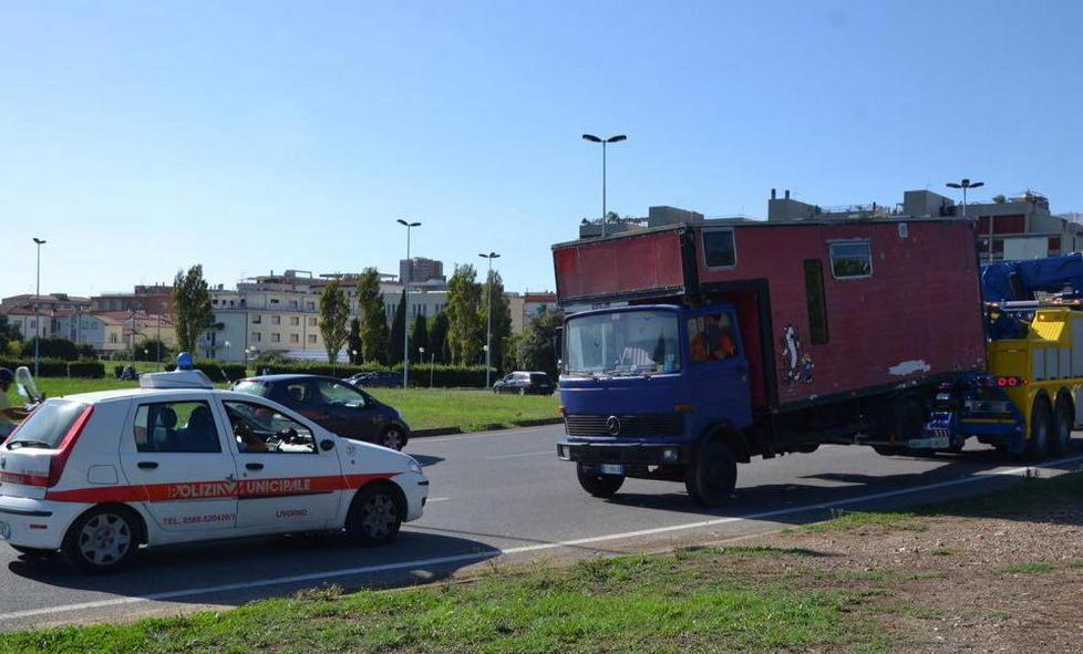 Furgone rimosso dalla municipale
