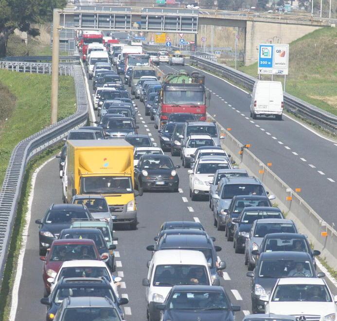 Tamponamento e traffico bloccato per quasi un’ora 