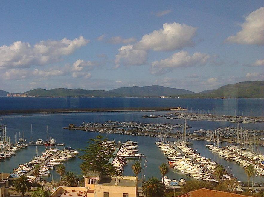 «Il Comune deve rimuovere i rifiuti dall’area portuale»