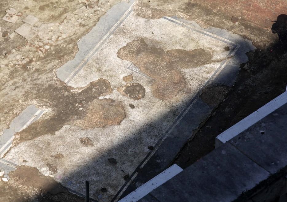 Mosaici, il recupero è subito sospeso 
