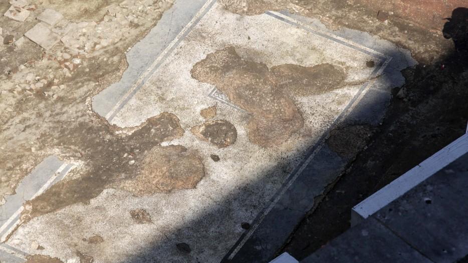 Mosaici, il recupero è subito sospeso