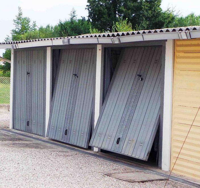 Ferrara, razzia notturna nei garage 