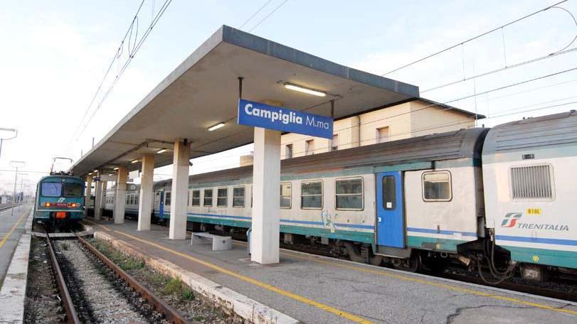 Un treno alla stazione di Campiglia (foto PaBar)