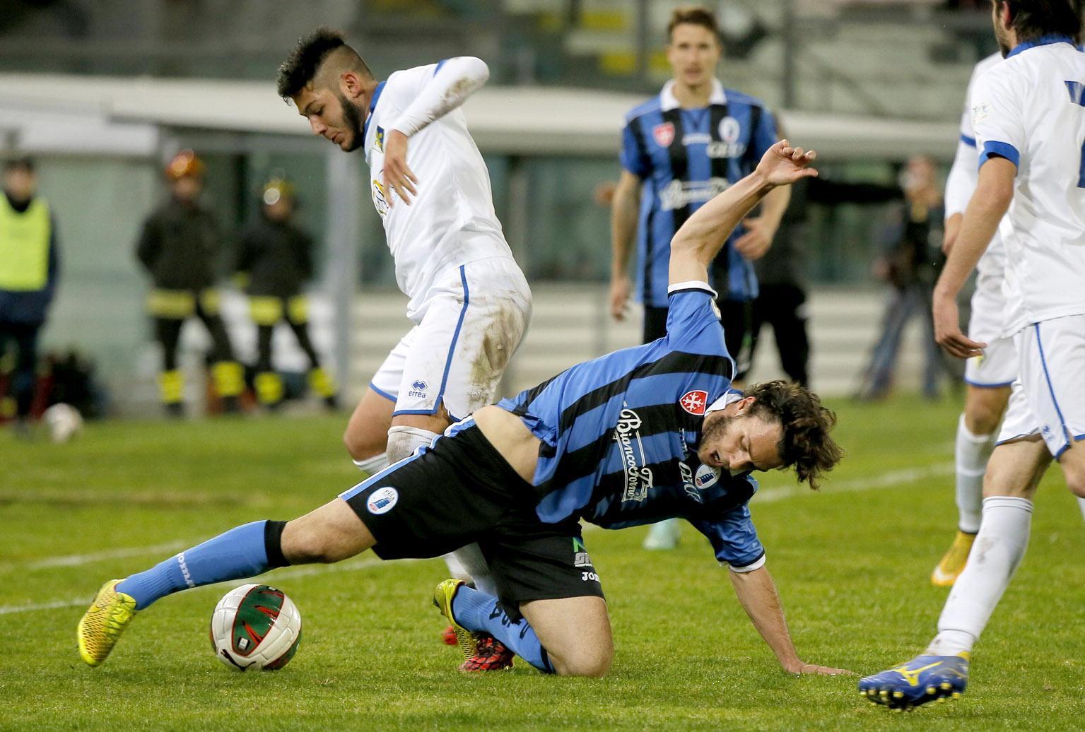 Una fase di gioco di Pisa-Prato nella passata stagione