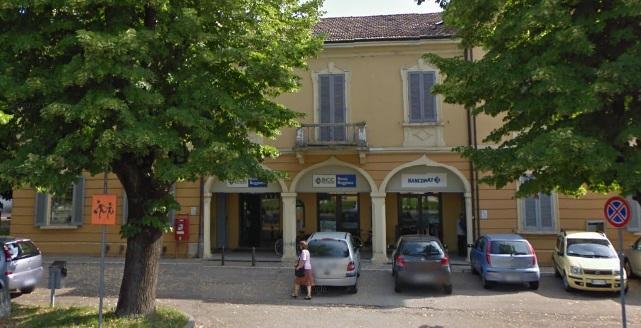 Arrivano i carabinieri, fallisce il furto del bancomat