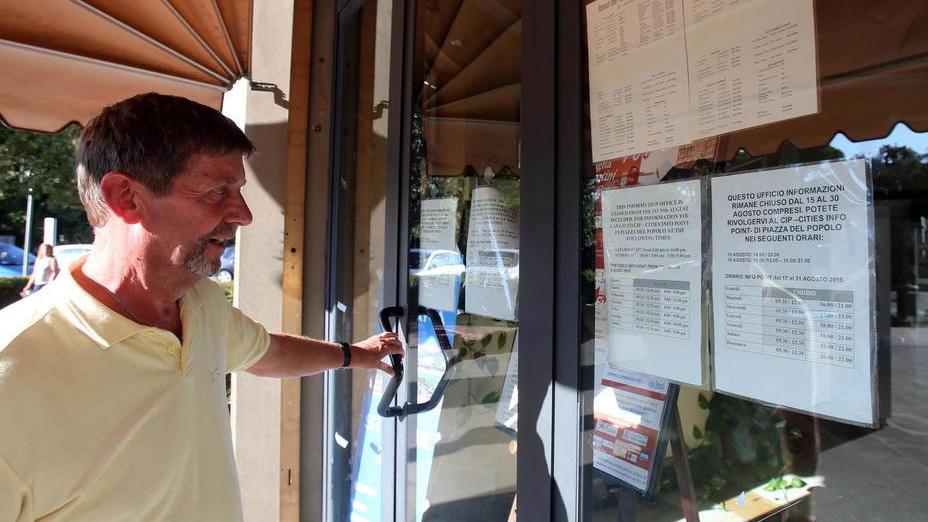 Ufficio informazioni chiuso: la rabbia degli albergatori