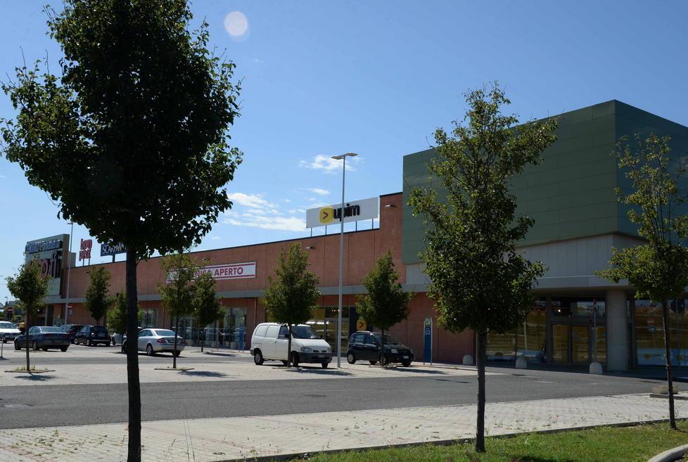 Giovani armati di pistola danno l’assalto al Penny 