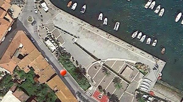 «E se in piazza ci facessimo una spiaggetta?»