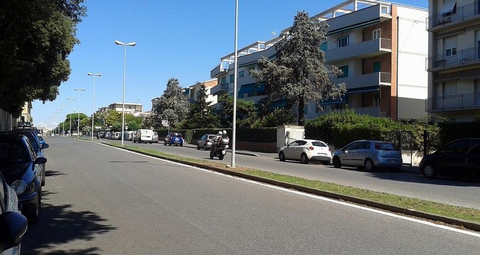 Via dei Pensieri, mancano le strisce