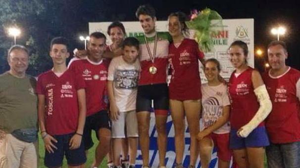 Andrea Innocenti della Milleluci Casalguidi con la maglia tricolore di campione d'Italia