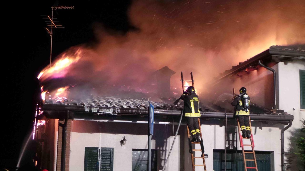 Incendiano una casa, tre arrestati