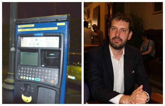 Un nuovo parchimetro e di fianco l'assessore Filippo Alessi