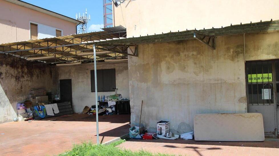 L’area di proprietà del Club Alpino Italiano occupata dal cinquantaduenne