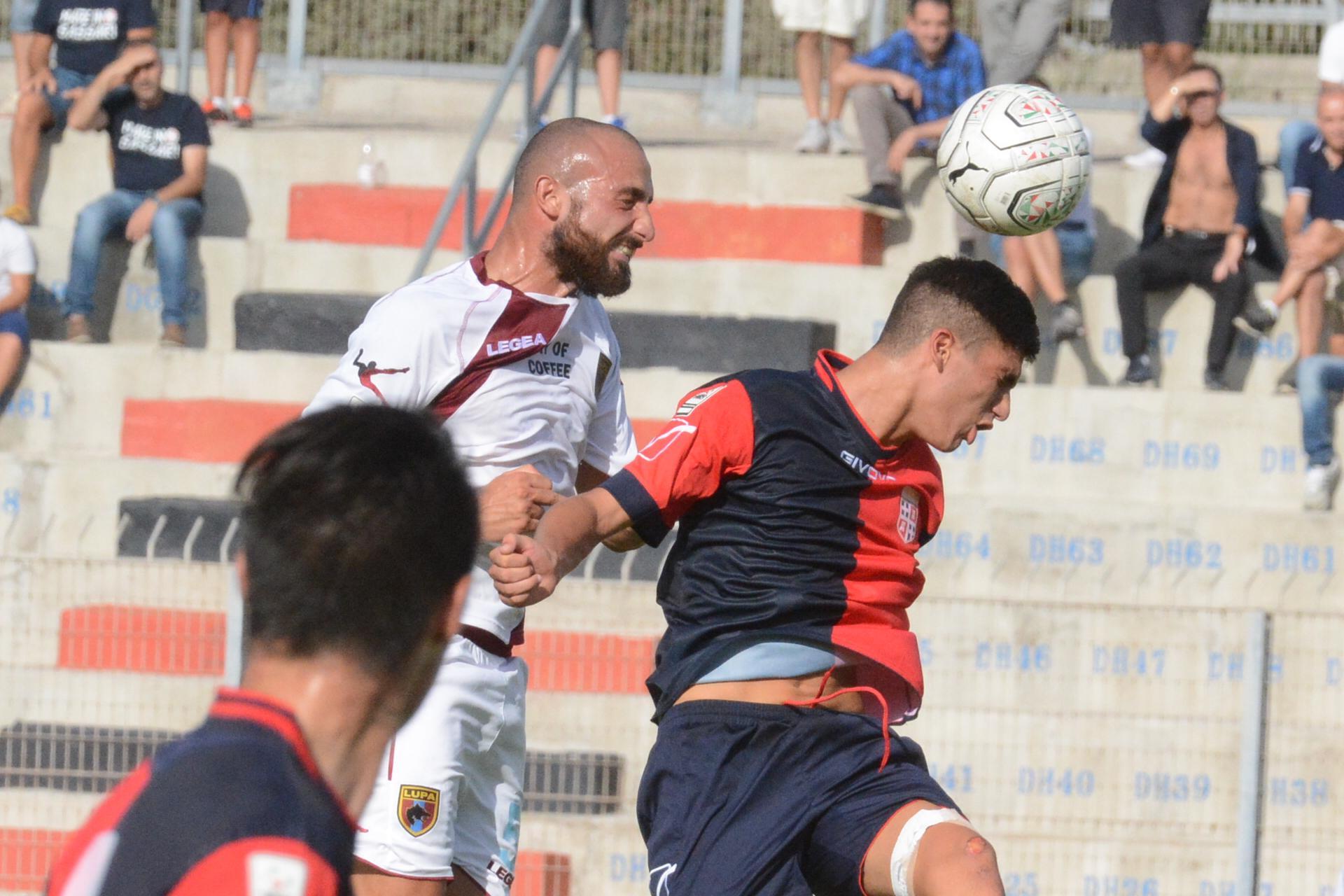 Un'immagine della partita di andata tra Torres e Lupa
