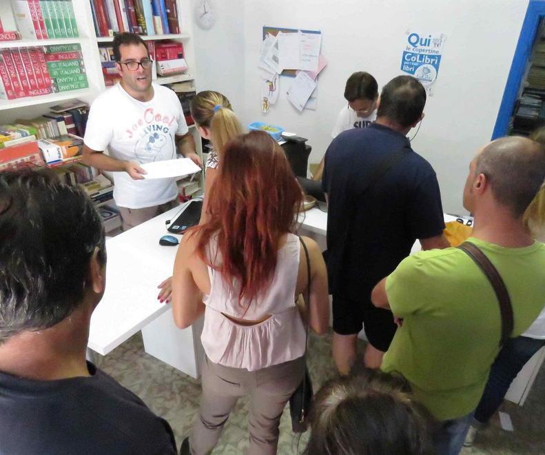 Alla scuola media cambiano i libri e arriva una stangata 