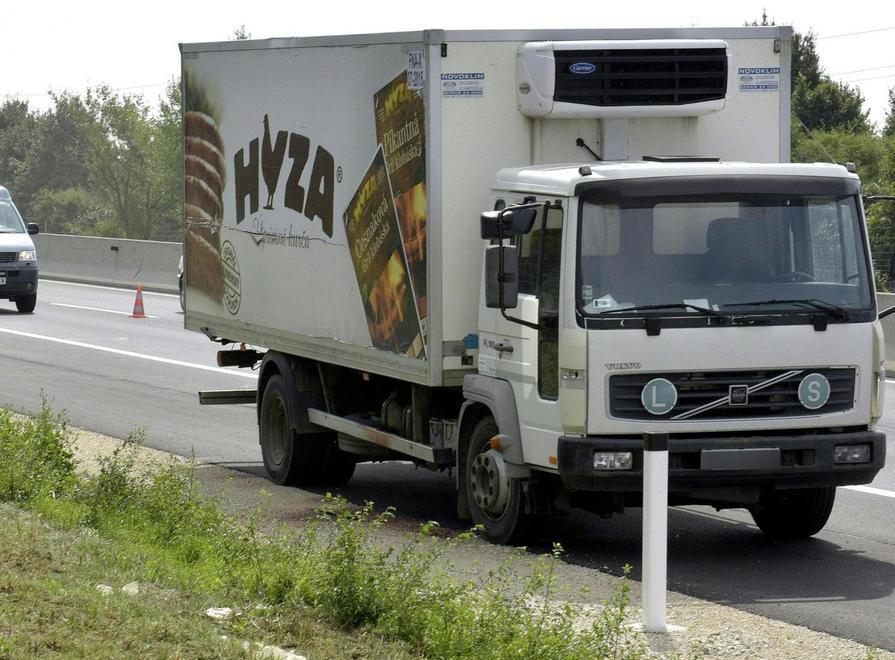 Orrore in Austria, decine di corpi nel tir 
