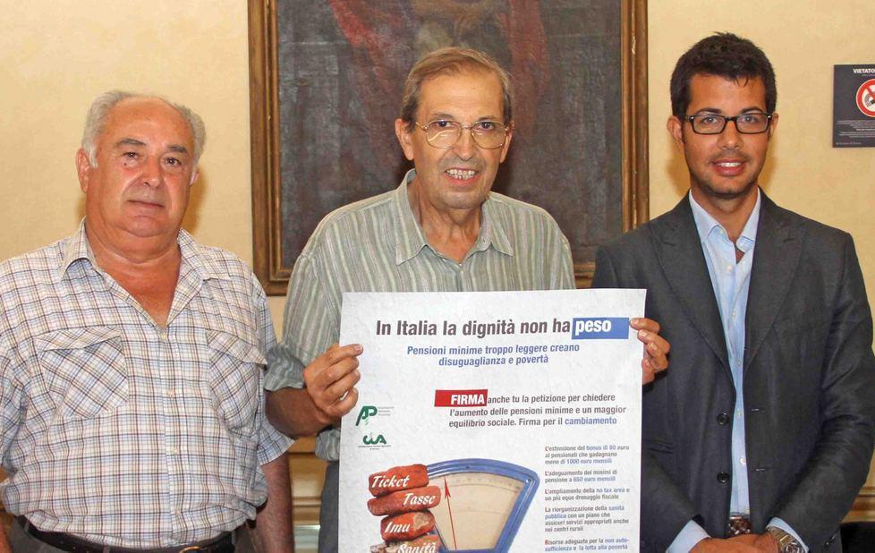 «Anche a noi gli 80 euro e pensioni minime dignitose»