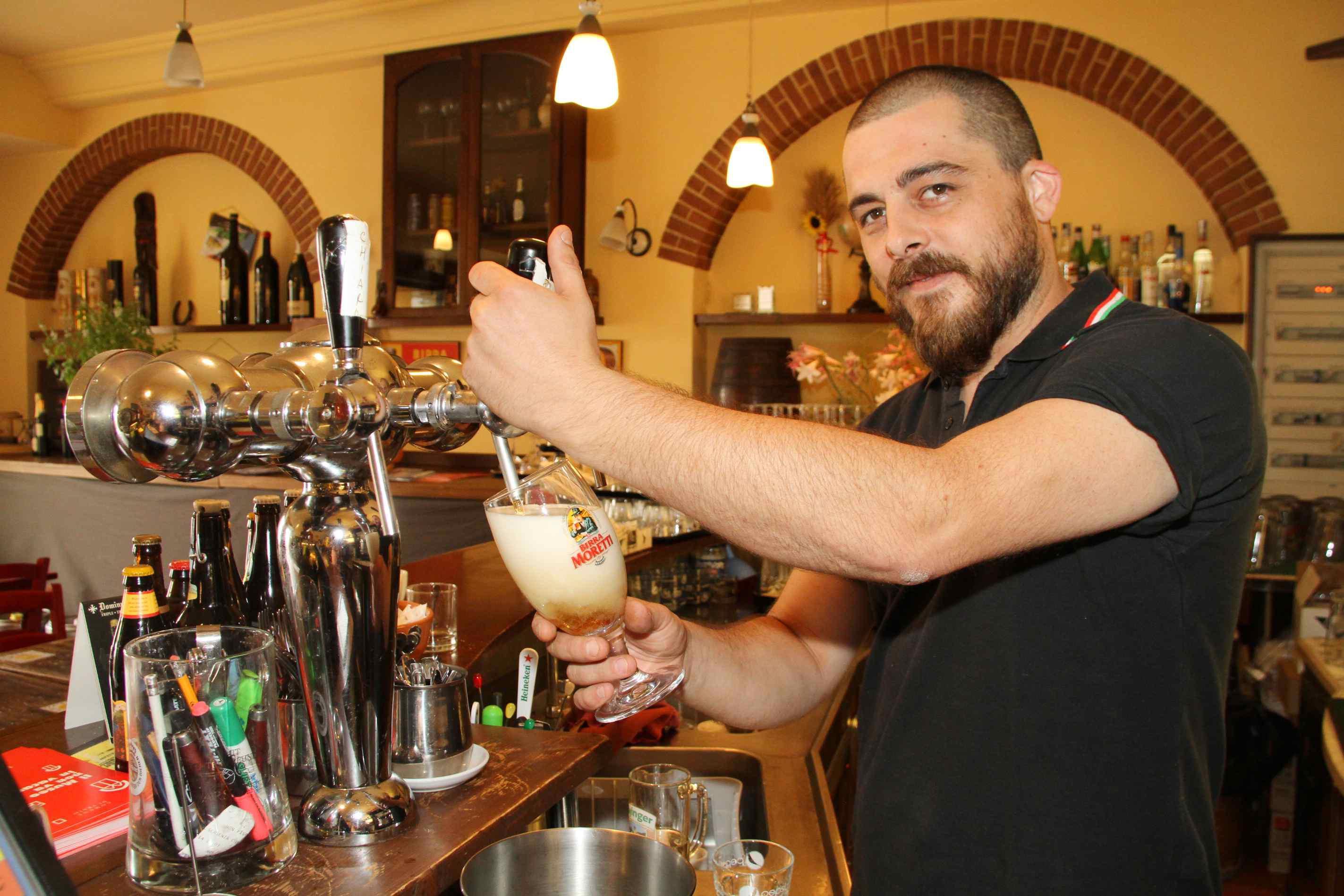 Il titolare del bar "I Francescaioli" di piazza San Francesco rimasto aperto per tutto agosto