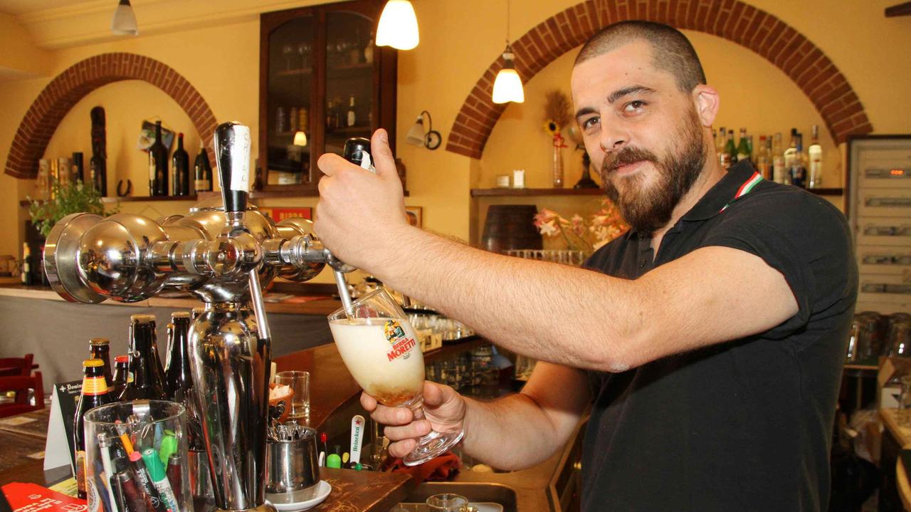 Il titolare del bar "I Francescaioli" di piazza San Francesco rimasto aperto per tutto agosto
