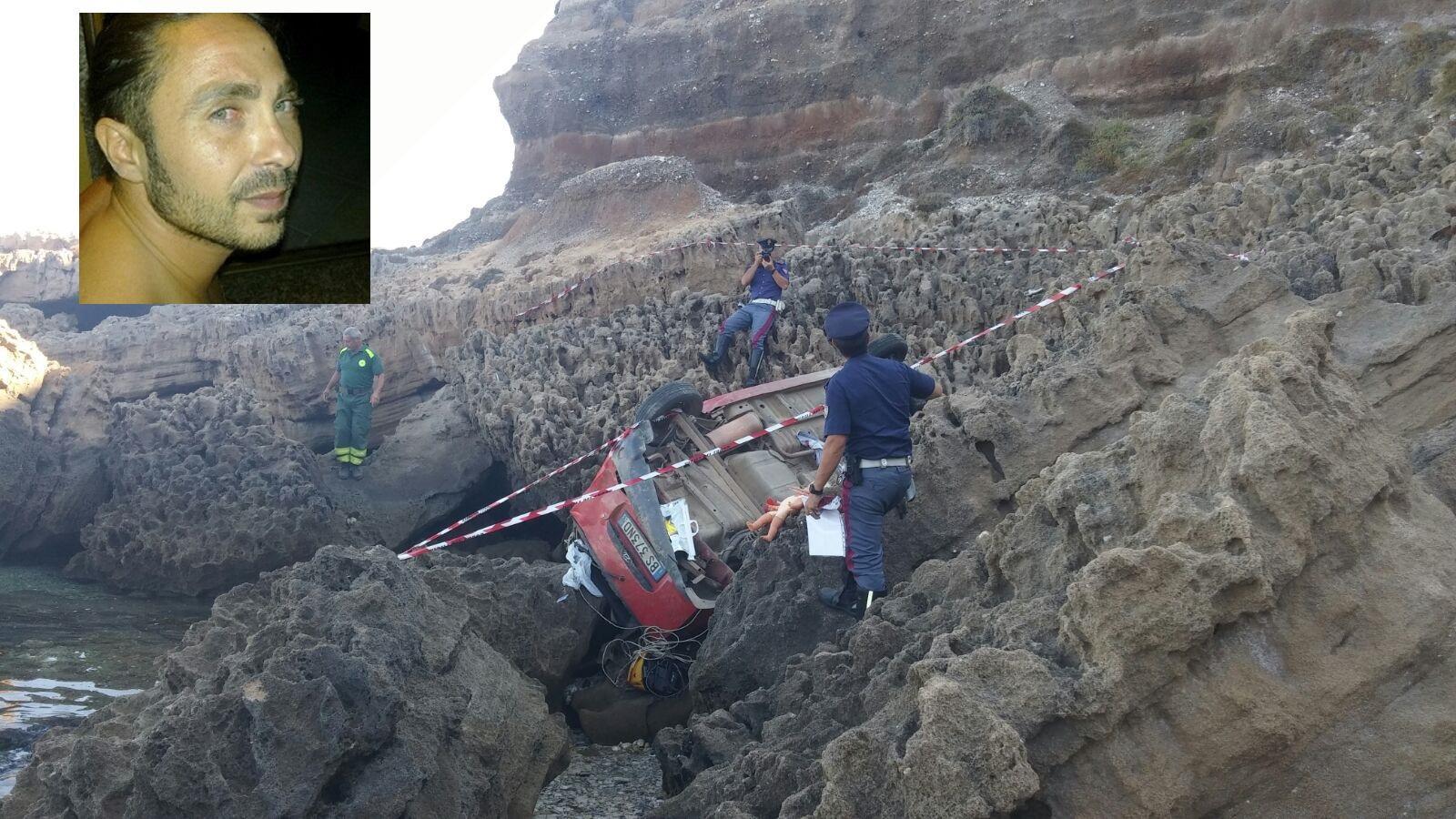 L'auto precipitata sulla scogliera e nel riquadro Francesco Paolo Uleri