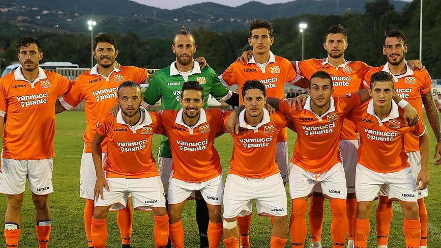 La formazione della Pistoiese (Foto Nucci)