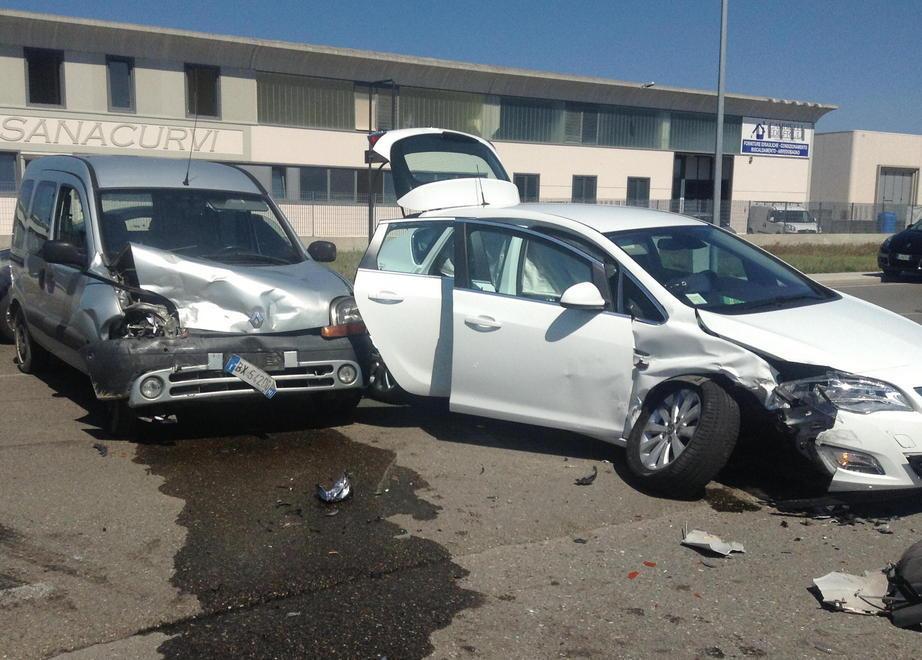 Incidente con quattro feriti