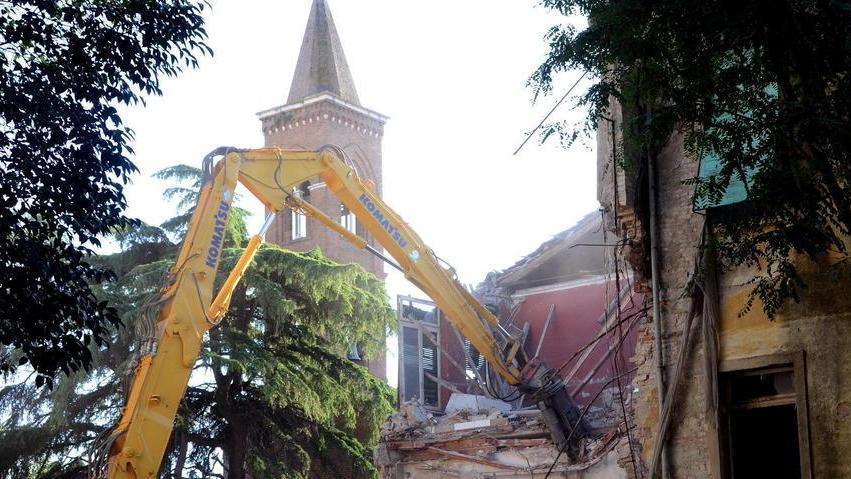 «Ex ospedale, demolizione culturale e identitaria»