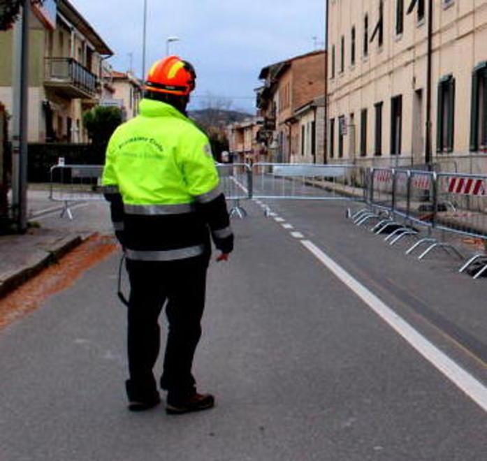 Lavori alla fognatura e strisce pedonali così cambia il traffico