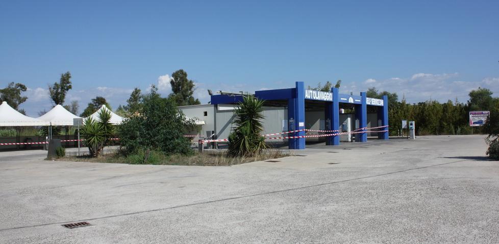 Un autolavaggio senza autorizzazioni: sigilli della Forestale 