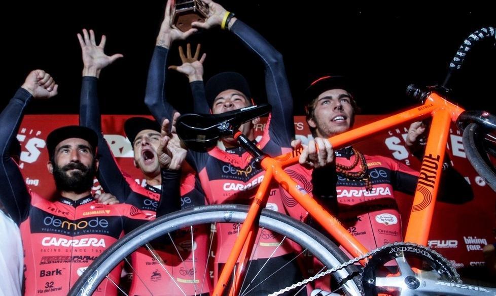 Il grande spettacolo delle bici a scatto fisso