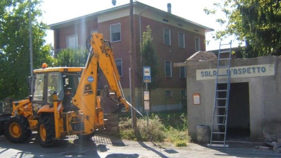 Iniziata la demolizione della vecchia sala d’attesa