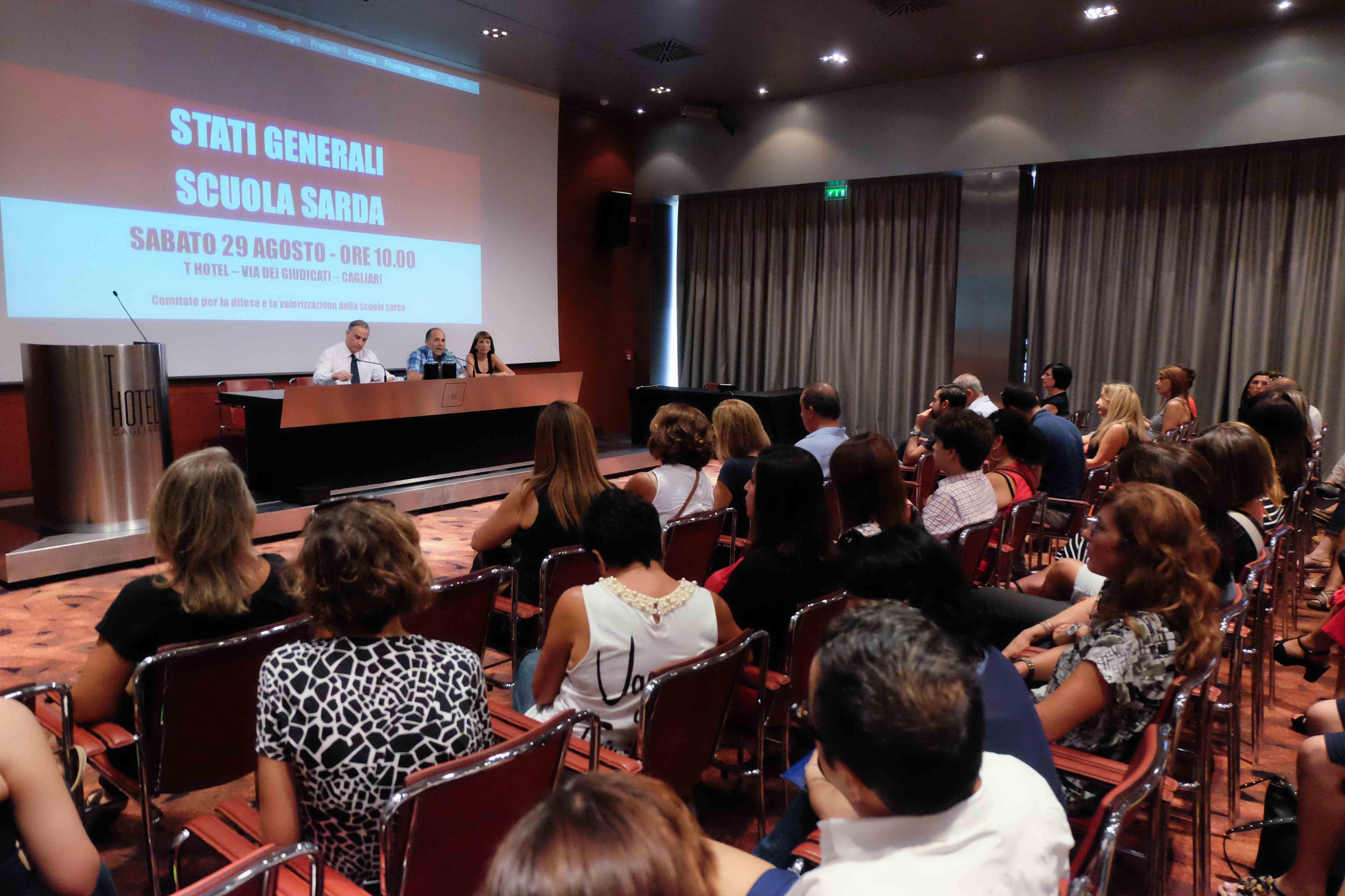 L'assemblea generale degli insegnanti precari a Cagliari