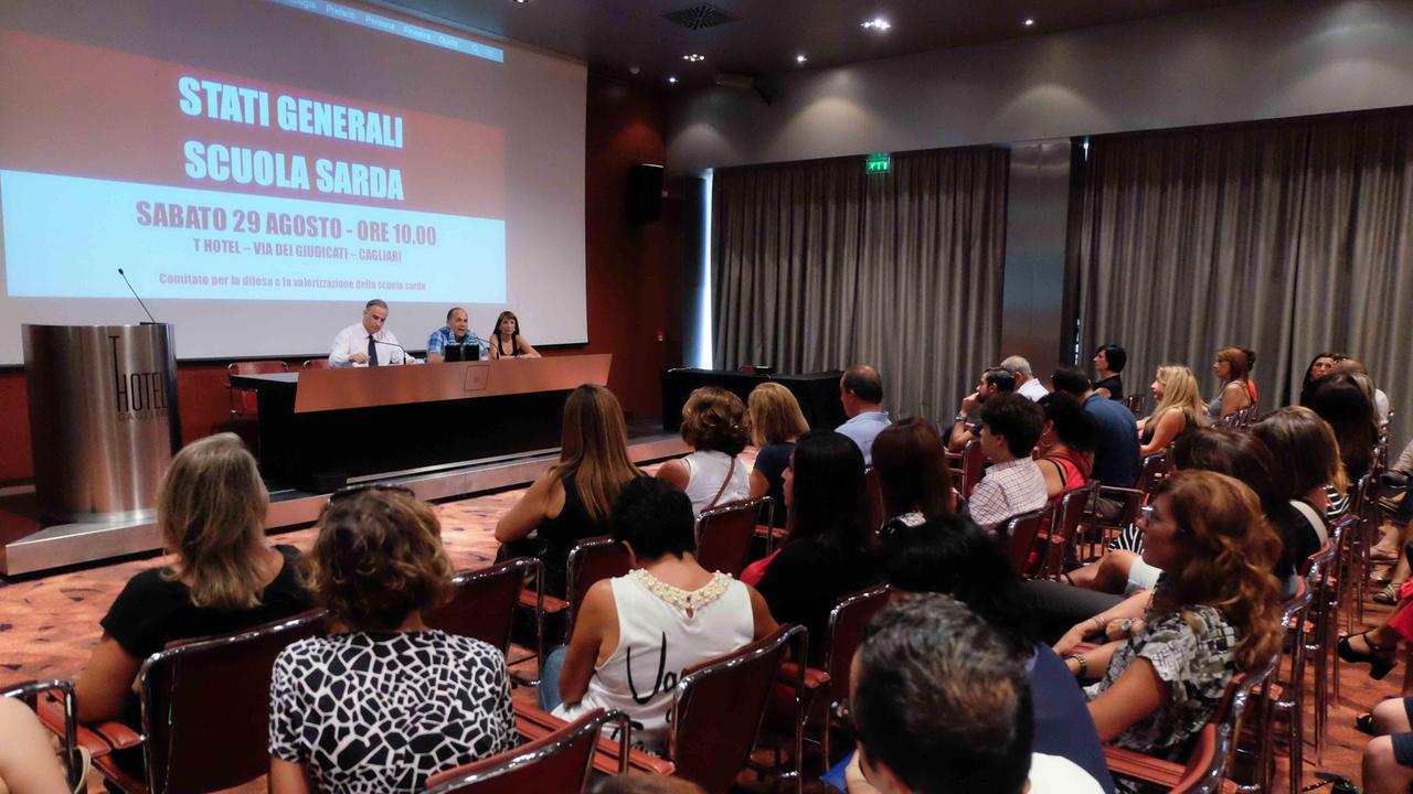 L'assemblea generale degli insegnanti precari a Cagliari